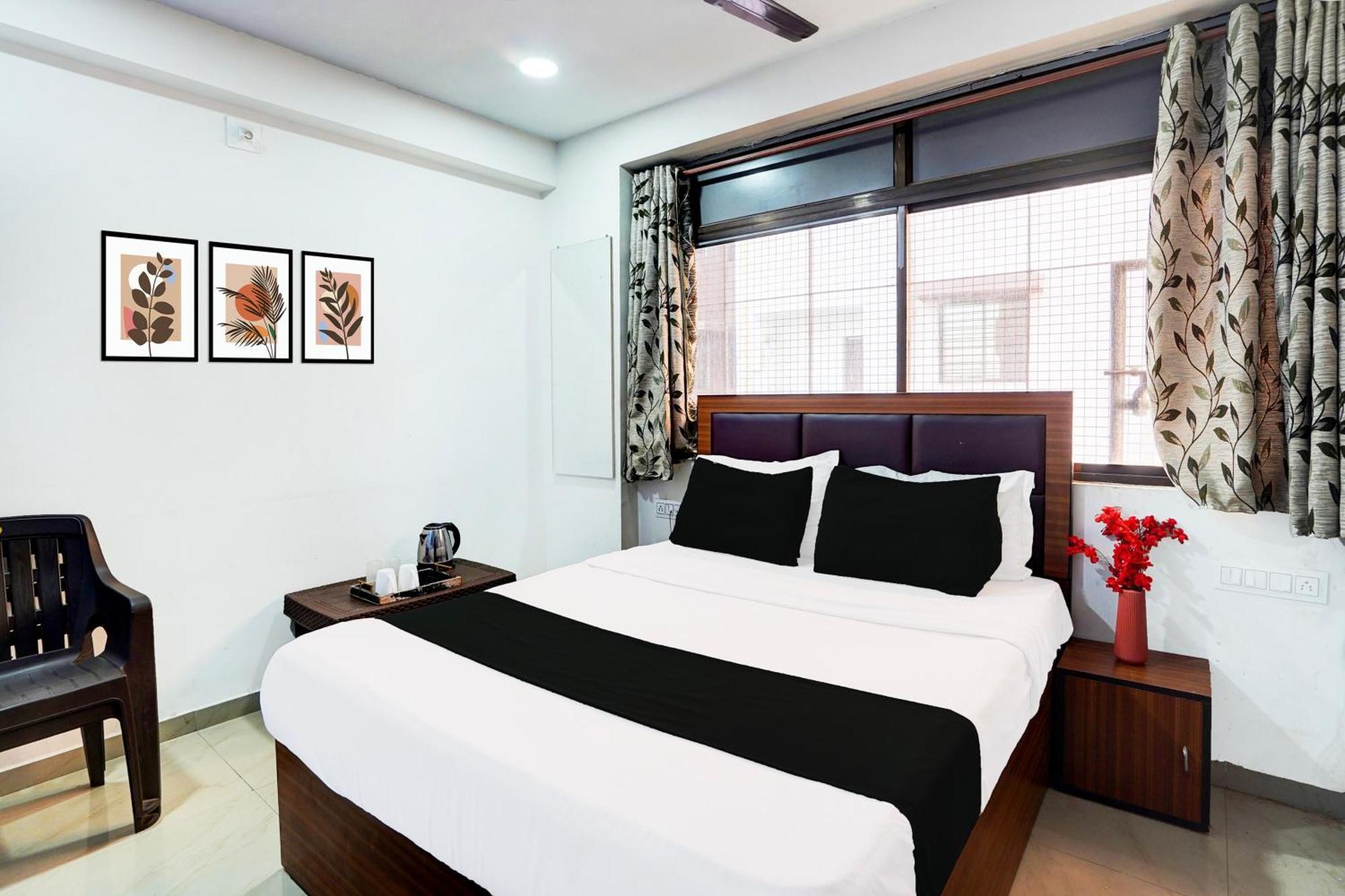Super Hotel O Geeta Mandir Formerly Hotel Green Park 阿穆达巴 外观 照片