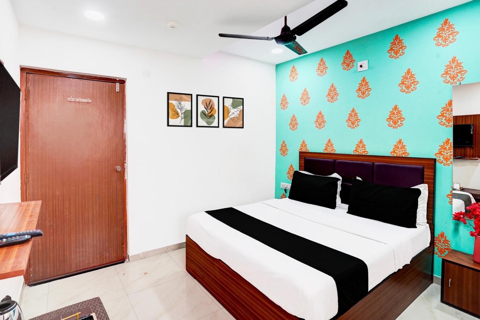 Super Hotel O Geeta Mandir Formerly Hotel Green Park 阿穆达巴 外观 照片