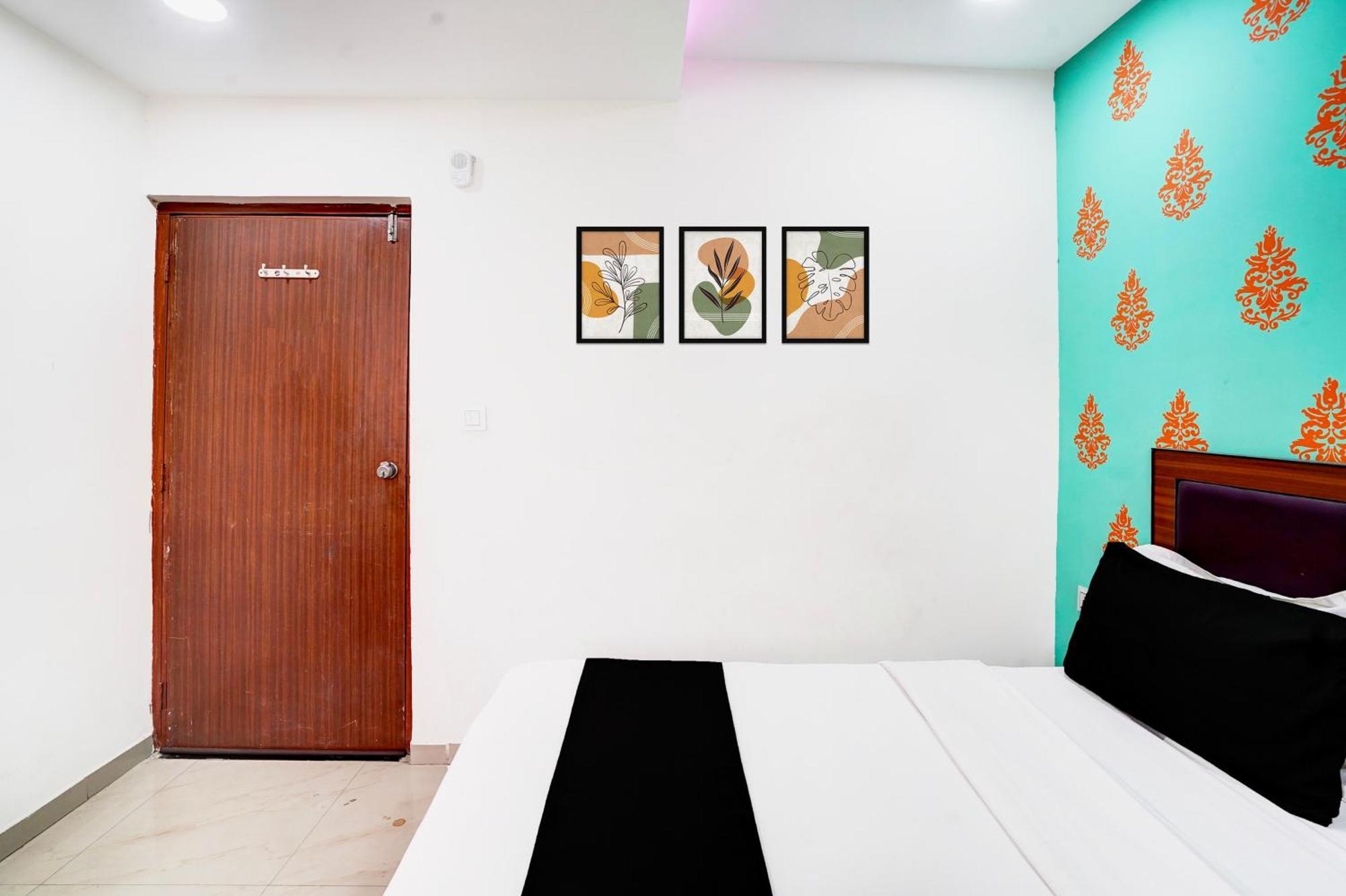 Super Hotel O Geeta Mandir Formerly Hotel Green Park 阿穆达巴 外观 照片