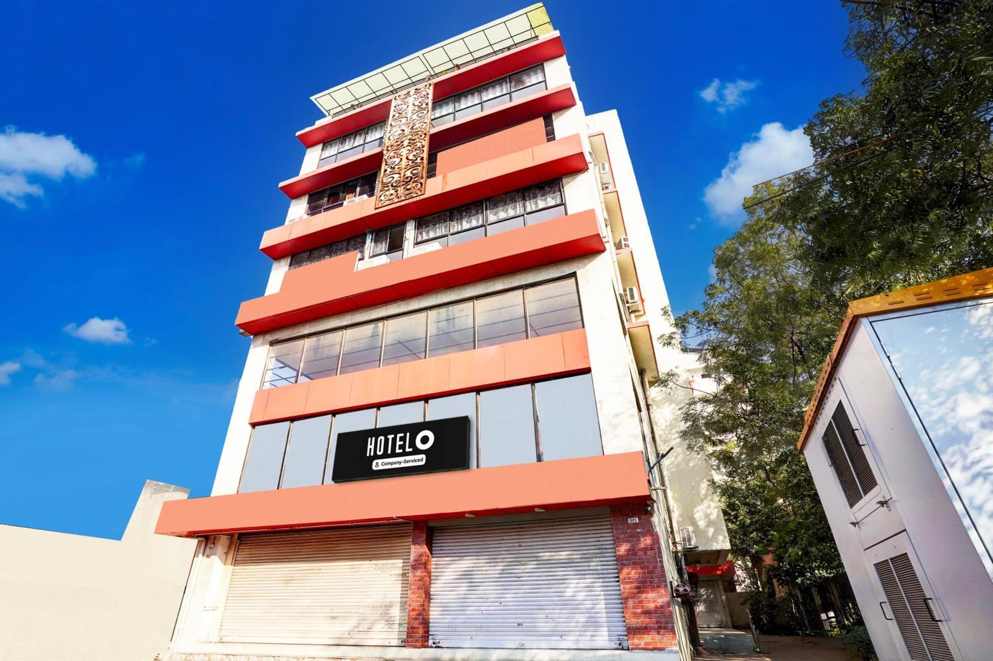 Super Hotel O Geeta Mandir Formerly Hotel Green Park 阿穆达巴 外观 照片