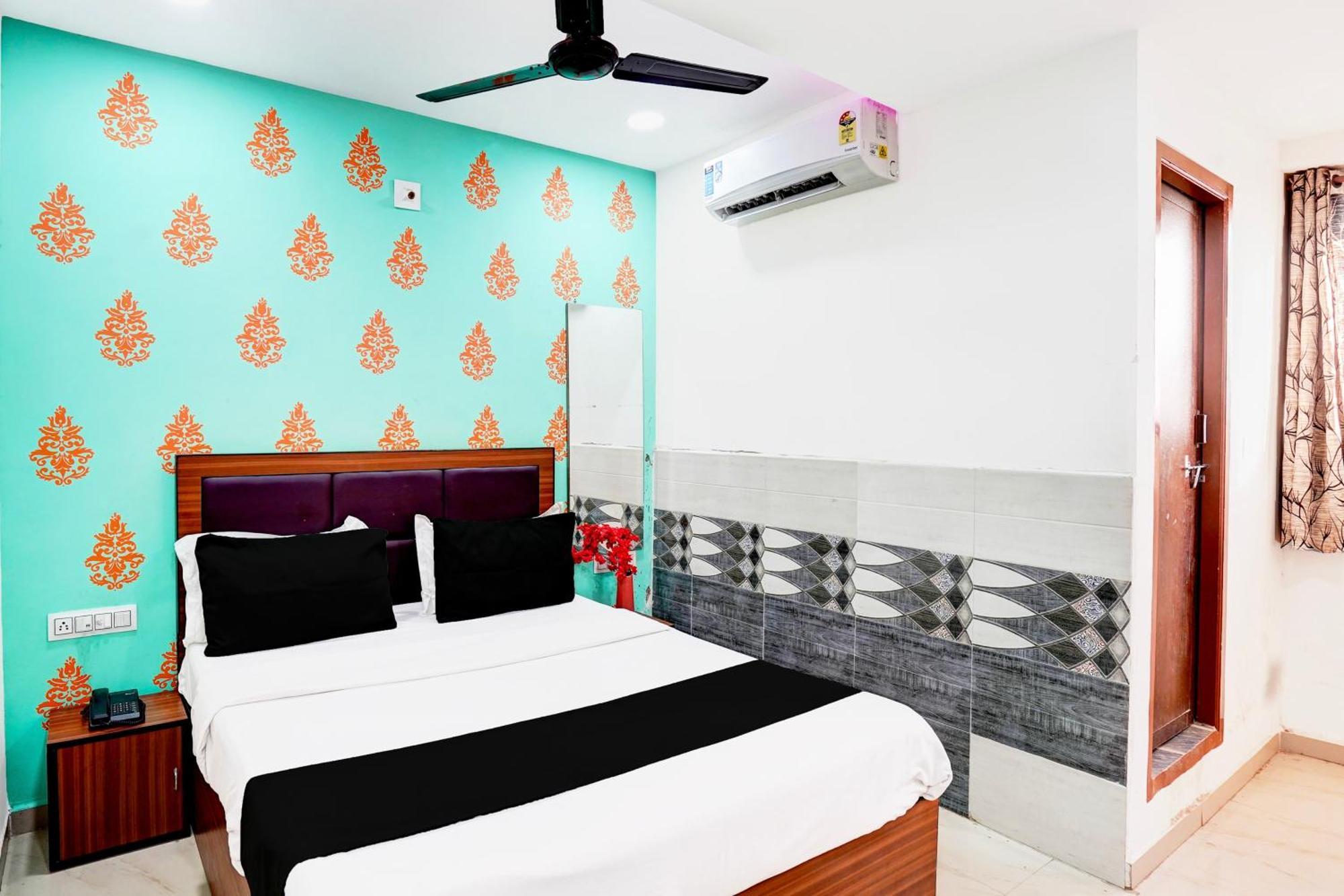 Super Hotel O Geeta Mandir Formerly Hotel Green Park 阿穆达巴 外观 照片