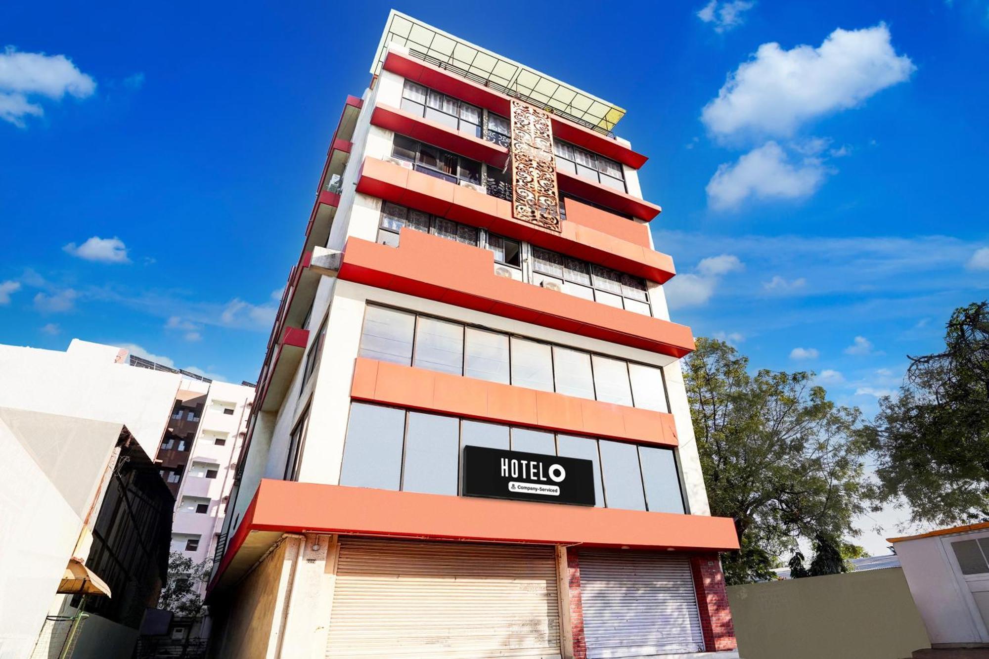Super Hotel O Geeta Mandir Formerly Hotel Green Park 阿穆达巴 外观 照片
