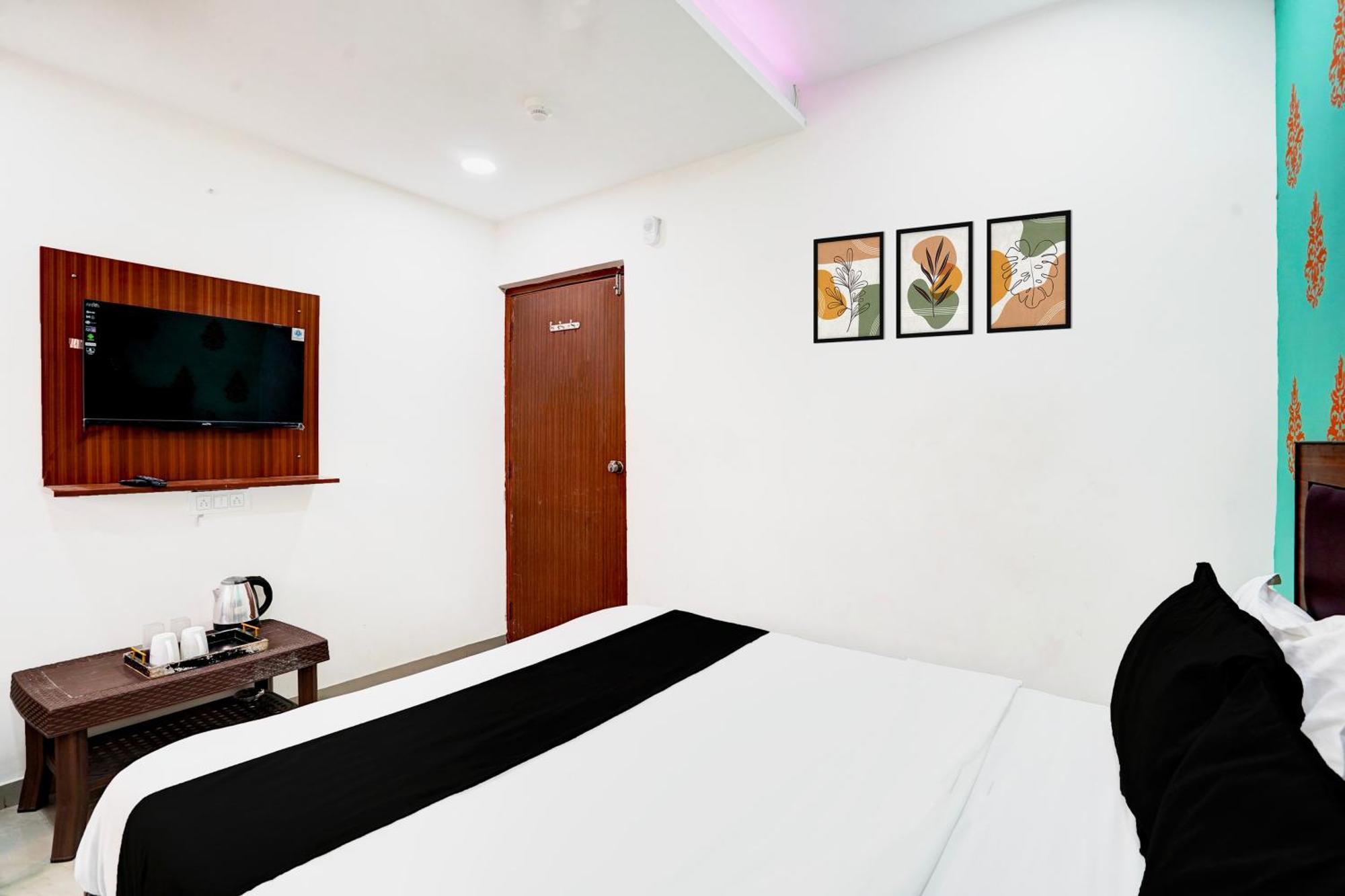 Super Hotel O Geeta Mandir Formerly Hotel Green Park 阿穆达巴 外观 照片